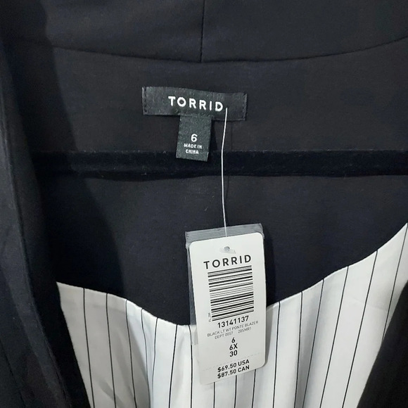 NWT Torrid Black Ponte Collarless Blazer in Size 6 / 30 - Picture 4 of 14